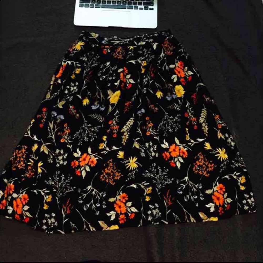 Old navy knee length skirt