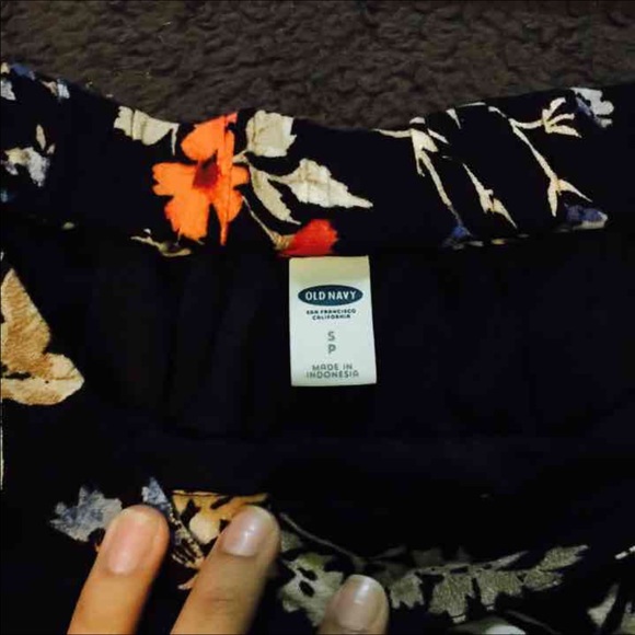 Old navy knee length skirt - Picture 2 of 2