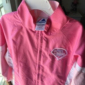 Majestic phillies wind breaker 6t . New!!