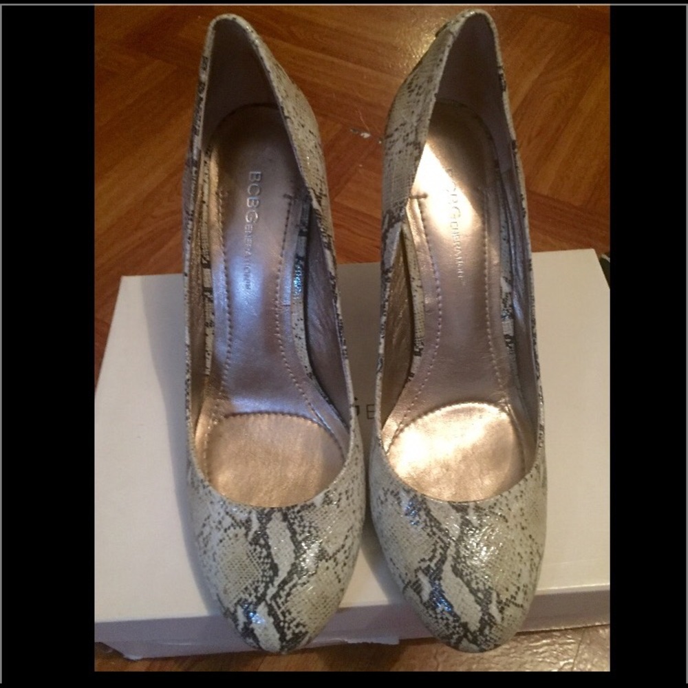 BCBG heels size 8. Good condition.
