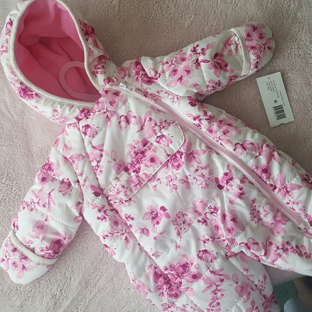Snowsuit - Picture 3 of 5