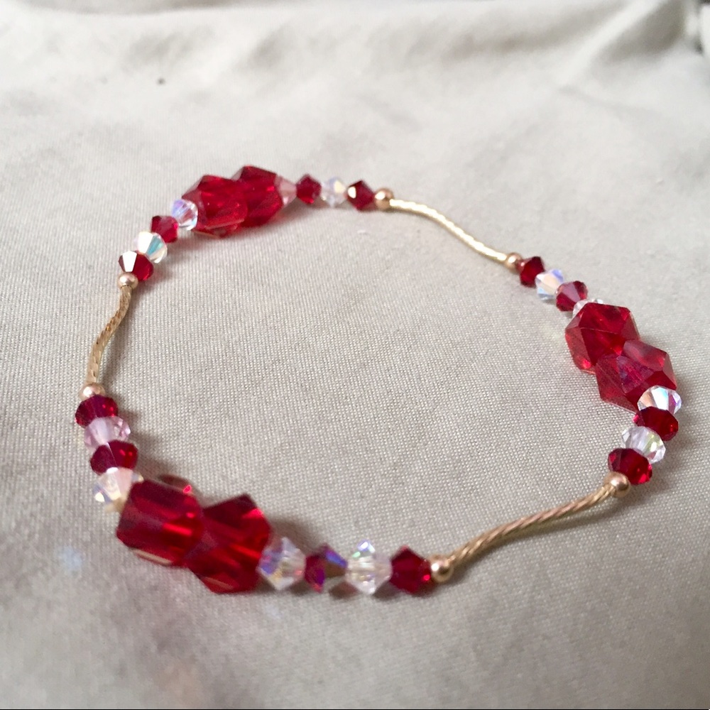 NWOT 14KGOLD/RED SWAROVSKICRYSTAL ELASTIC BRACELET