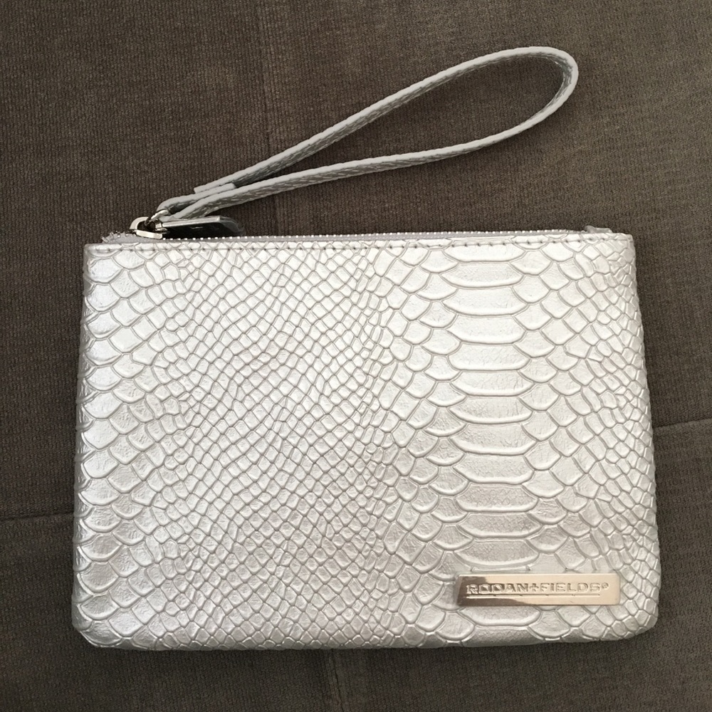 Silver wristlet BRAND NEW‼️