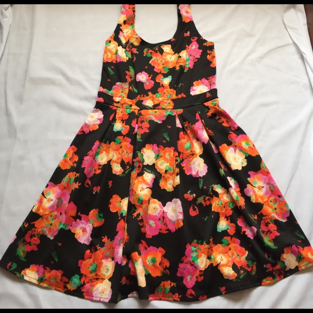 Black Floral Sleeveless Midi Dress