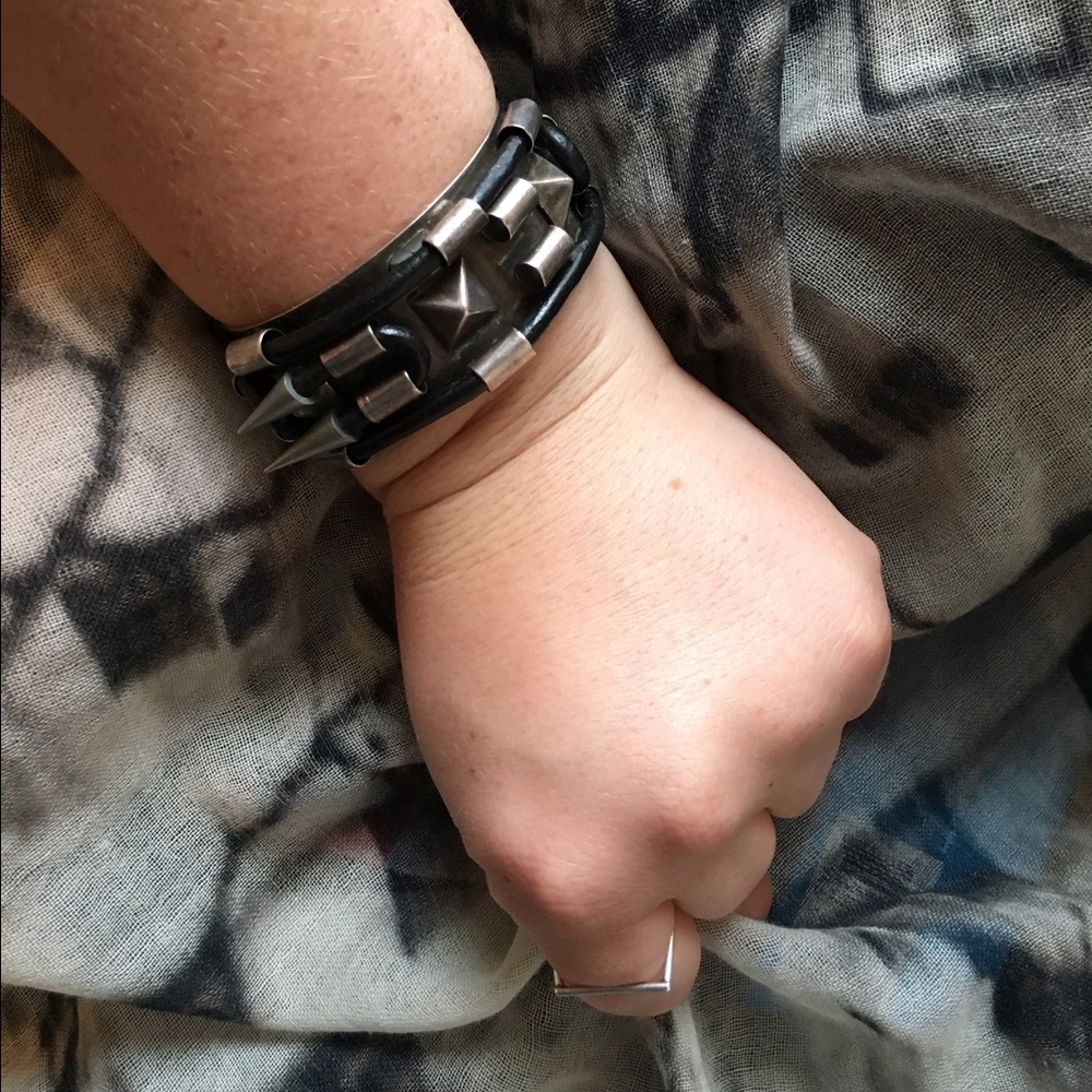 Fallon, Classique Labyrinth Cuff