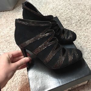 Worn once Carlos Santana heels