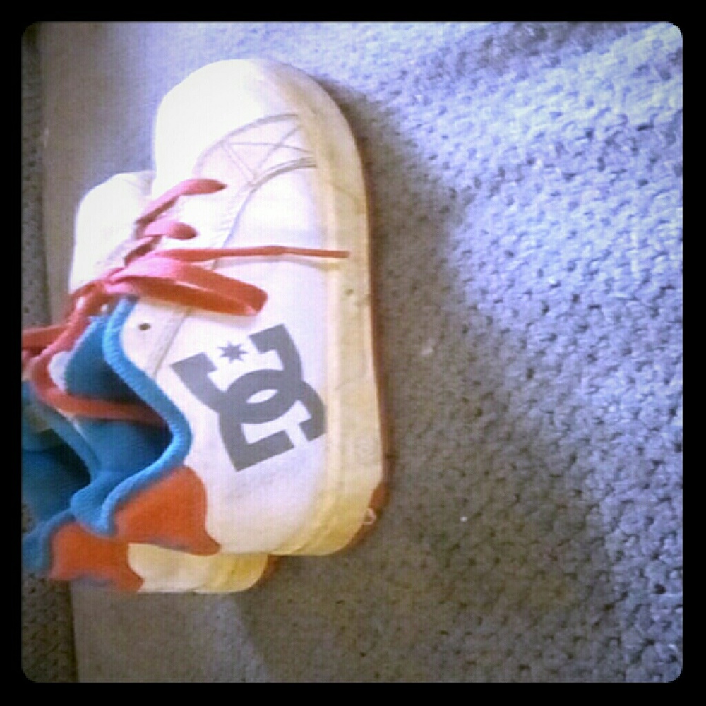 Girls size 10 skate shoes