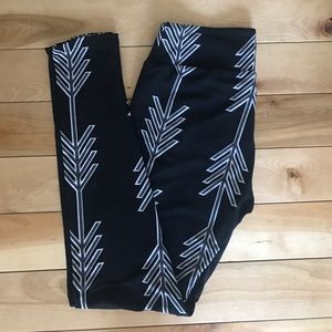 Lularoe UNICORN Black arrows OS leggings