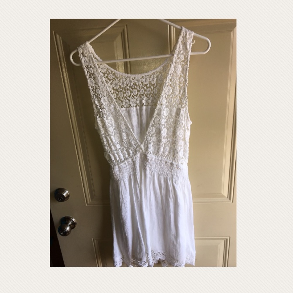 White cotton hollister dress with open back