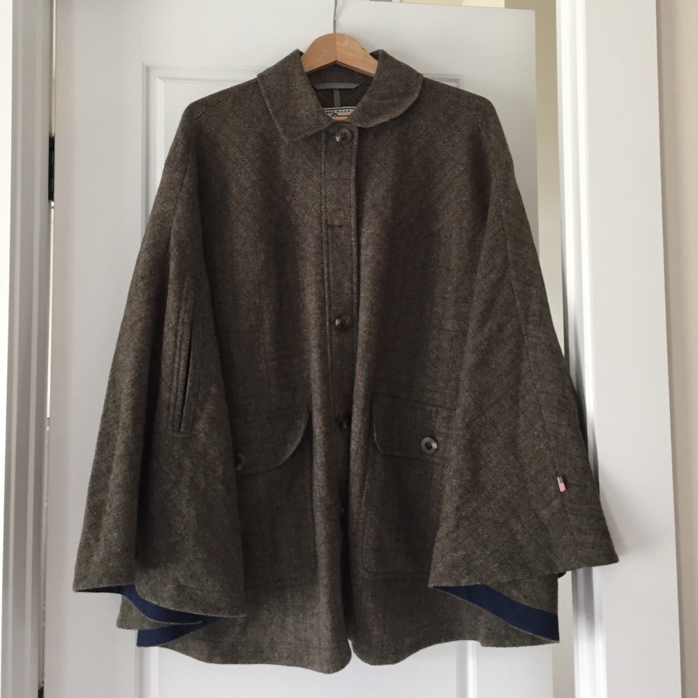 Like new Woolrich tweed wool cape