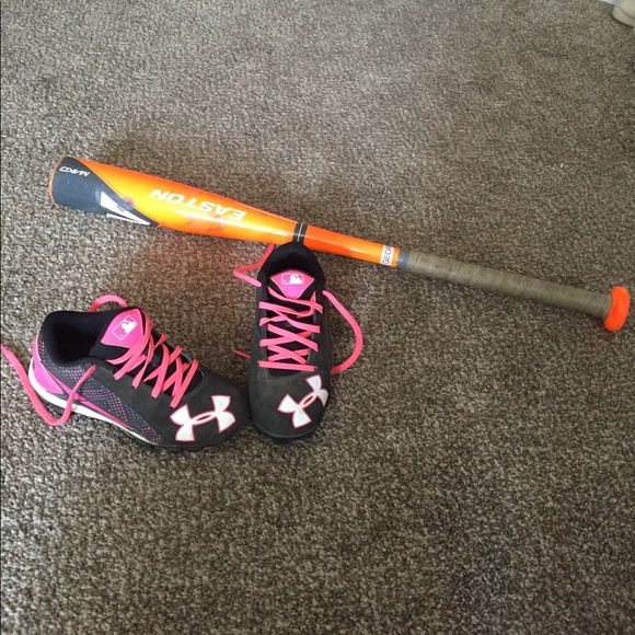 Girls Softball Cleats - Picture 1 of 2