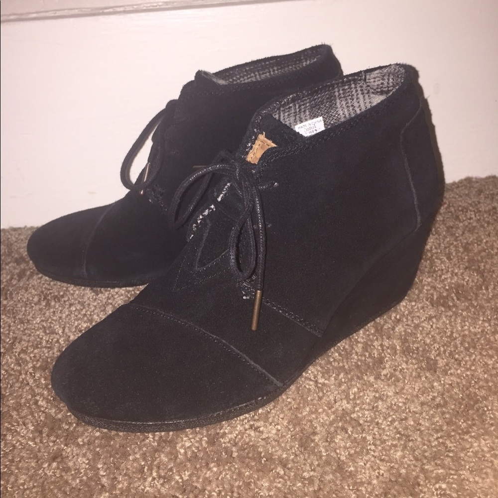 TOMS wedges with laces