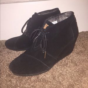 TOMS wedges with laces