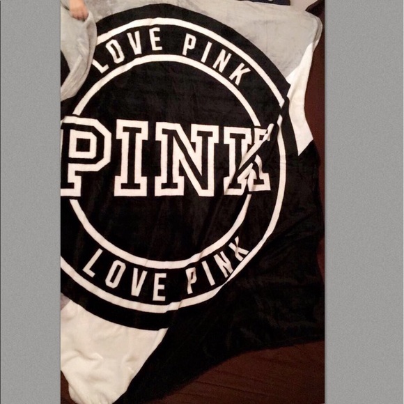 Victoria secret blanket - Picture 2 of 2