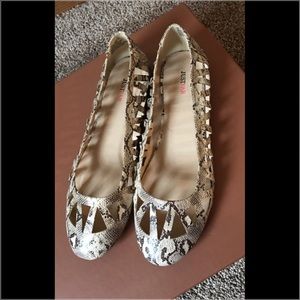 Brand new, JustFab, snakeskin cutout flats. Sz 11