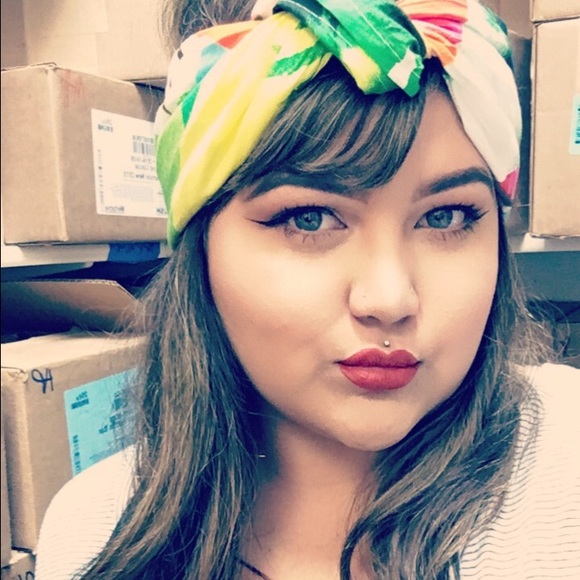 Meet your Posher, Kayla - Picture 2 of 2