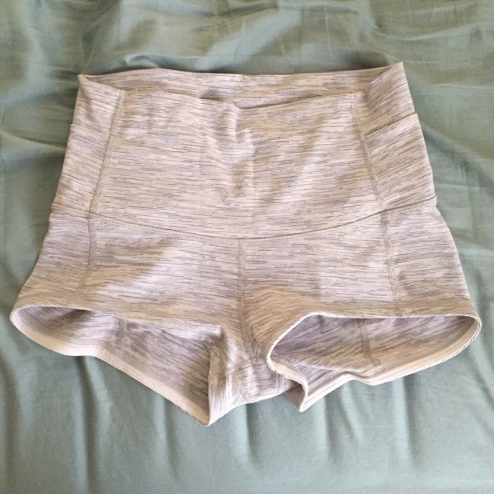 Lululemon wunder short 2" size 6