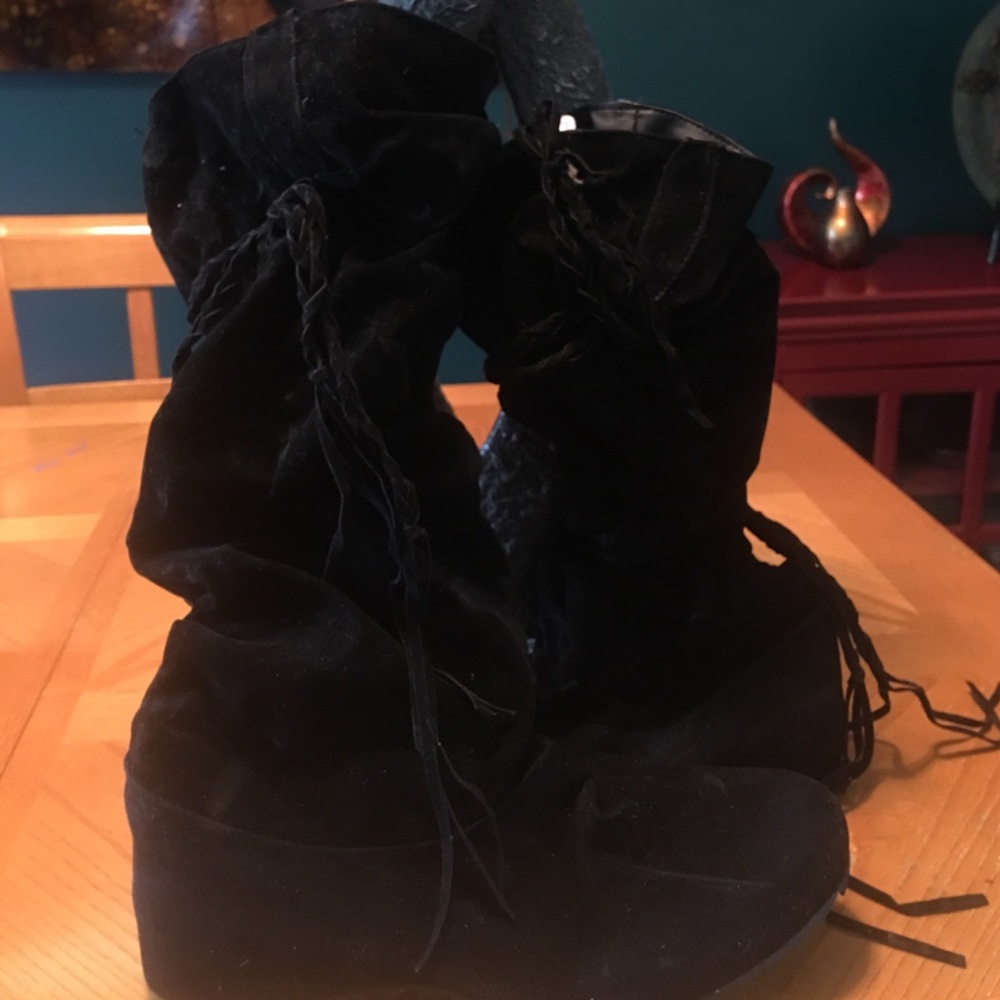 Black faux suede boot