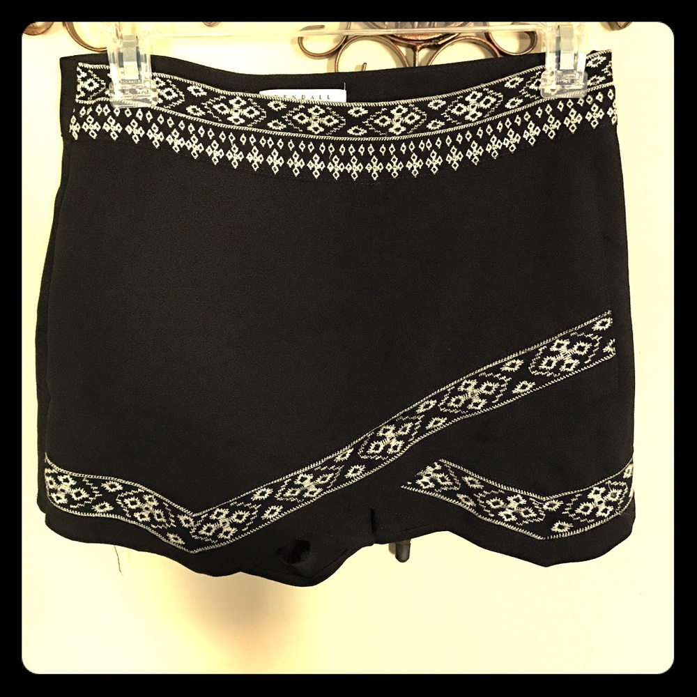 Cute tribal print skort never worn!