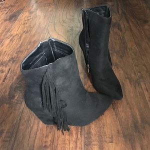 NWOT 🎉 Missguided fringe boot 39