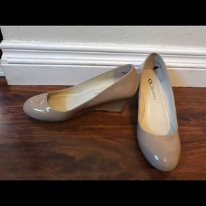 Tan wedge