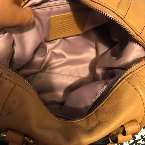 Beautiful Coach Leather Purse - Picture 3 of 4