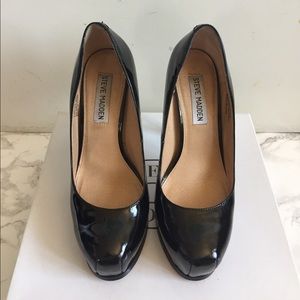 steve madden black patent pumps