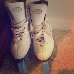 Model 112 Riedell ice skates.