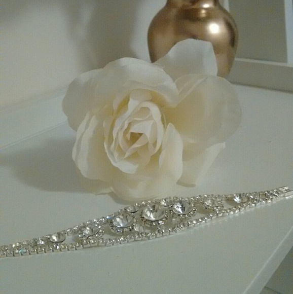 Elegant Crystal Bracelet - Quality Costume Jewelry - Picture 1 of 4