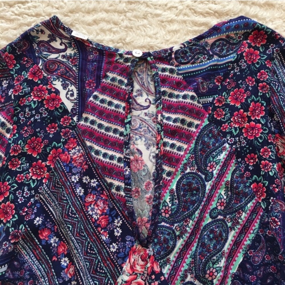 Open-back Patterned Romper - Picture 2 of 2