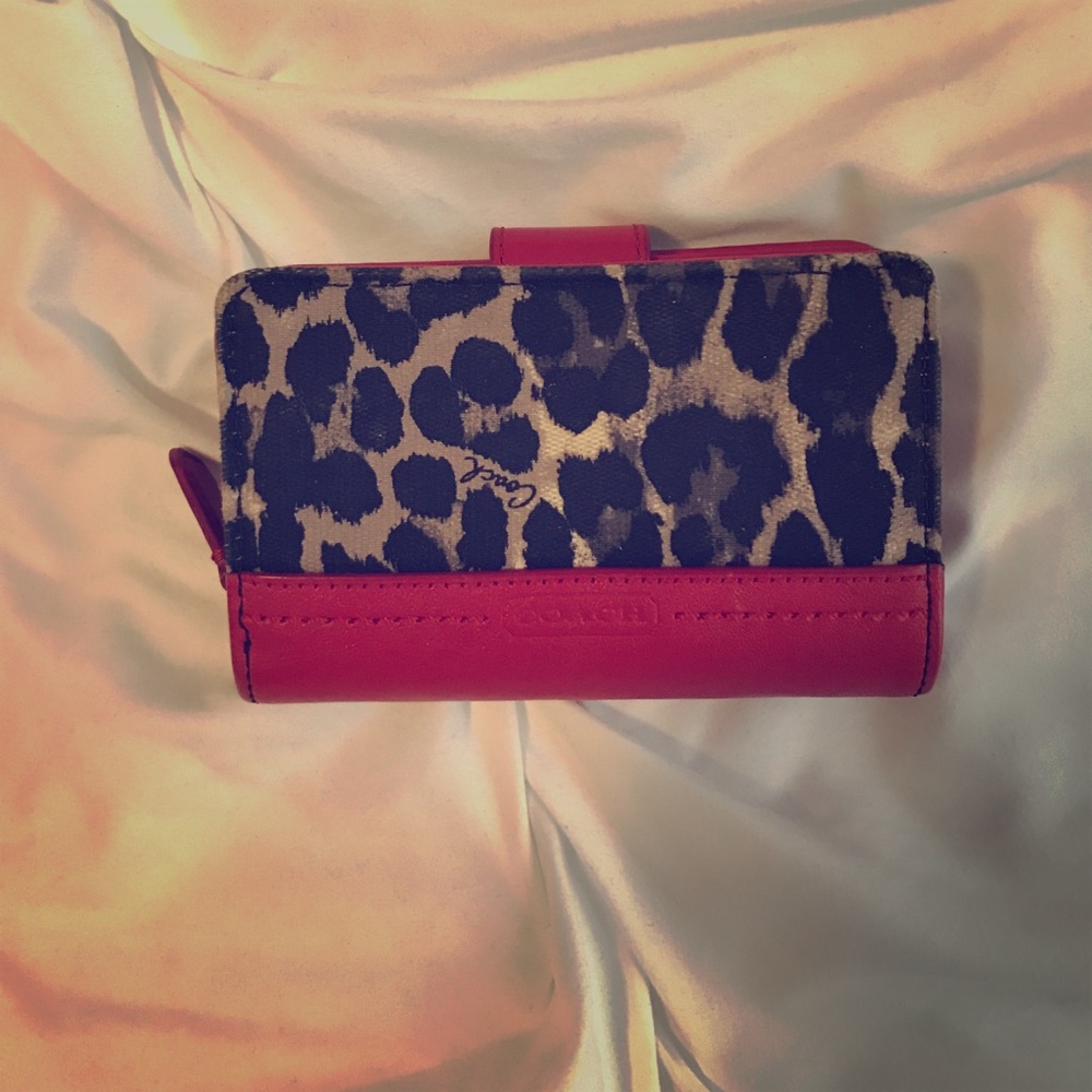 Red Coach wallet😍❤️