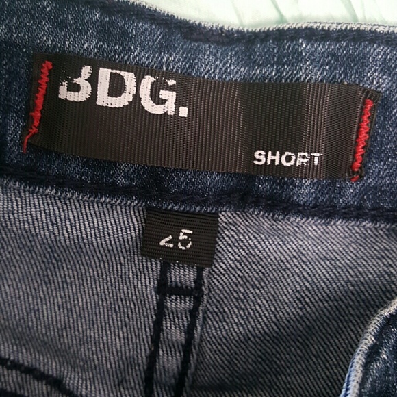 Cute mid-waist jean shorts - Picture 3 of 3