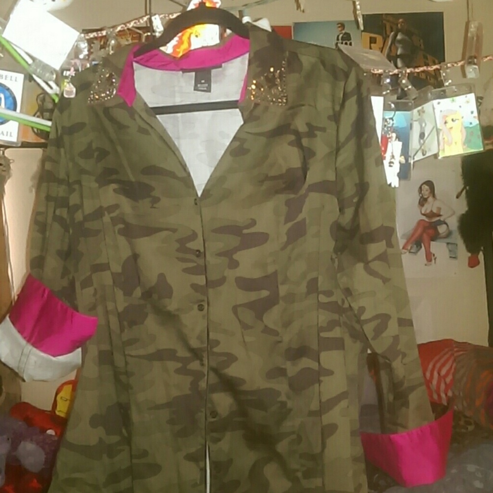 Lowest Price!! LB embellished button-up blouse