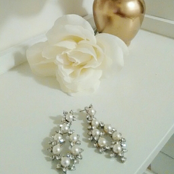 Crystals & Pearl earrings -Quality costume jewelry - Picture 1 of 1