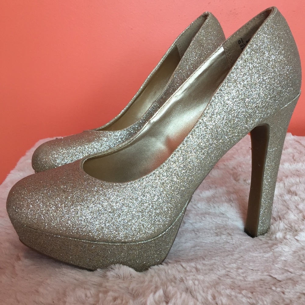 Champagne/gold glitter pumps