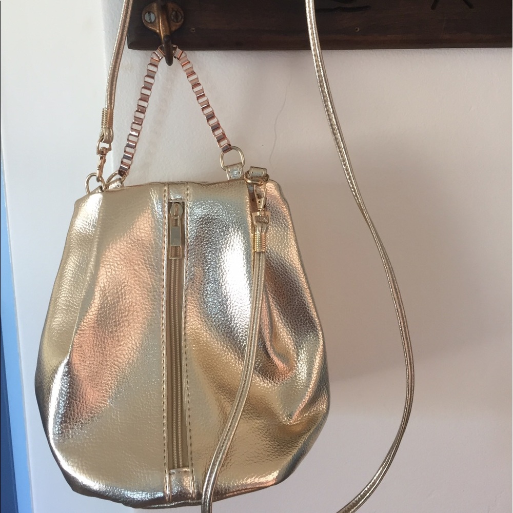 Gold cross body bag with chainNWOT
