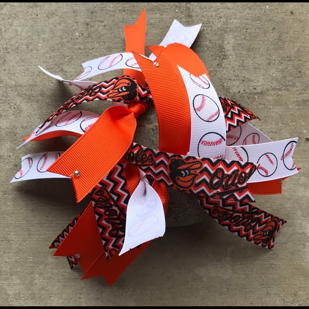 Oriole's Hair Tie