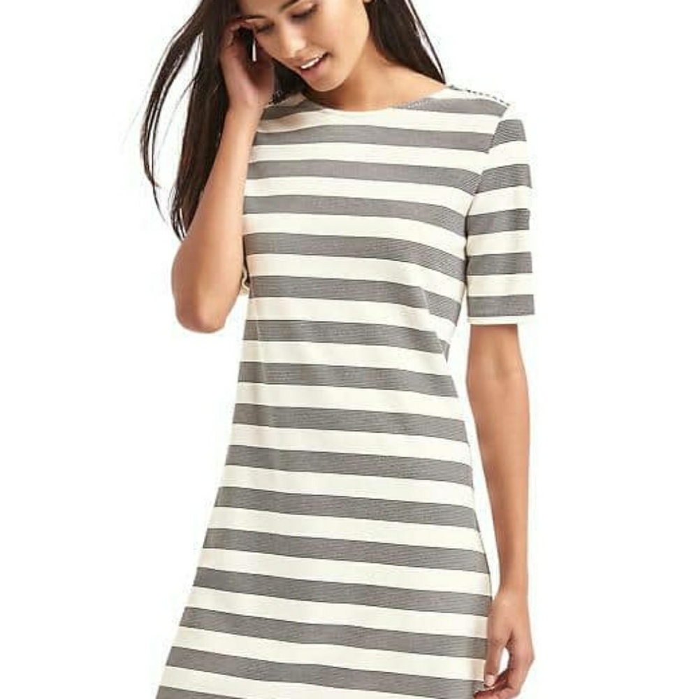 Gap Scoop-back shift dress