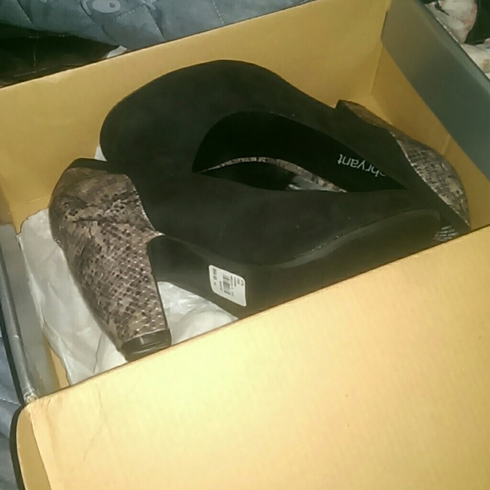 LOWEST PRICE!!! in-box LB snake-print chunky heels