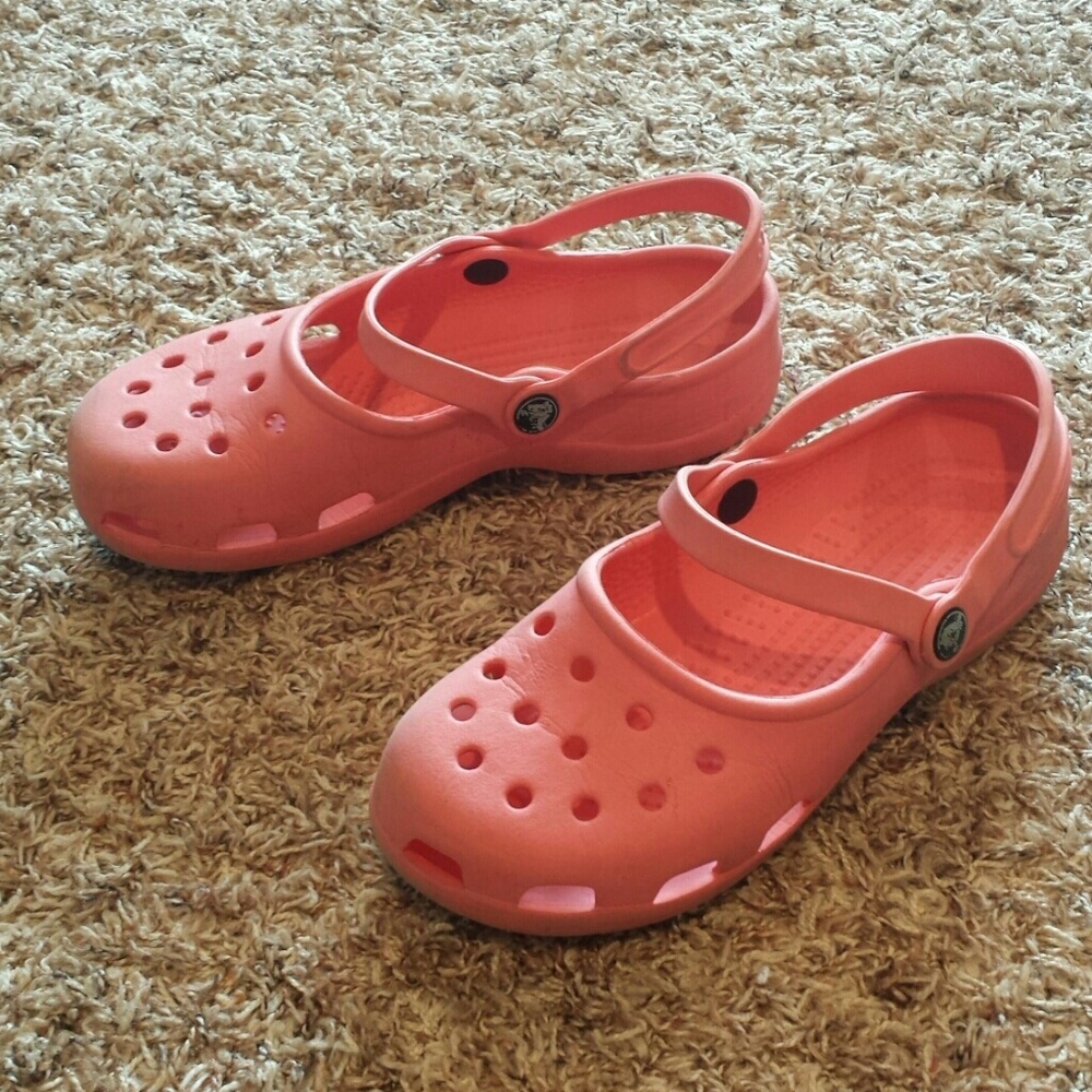 CROCS mary janes sz 7