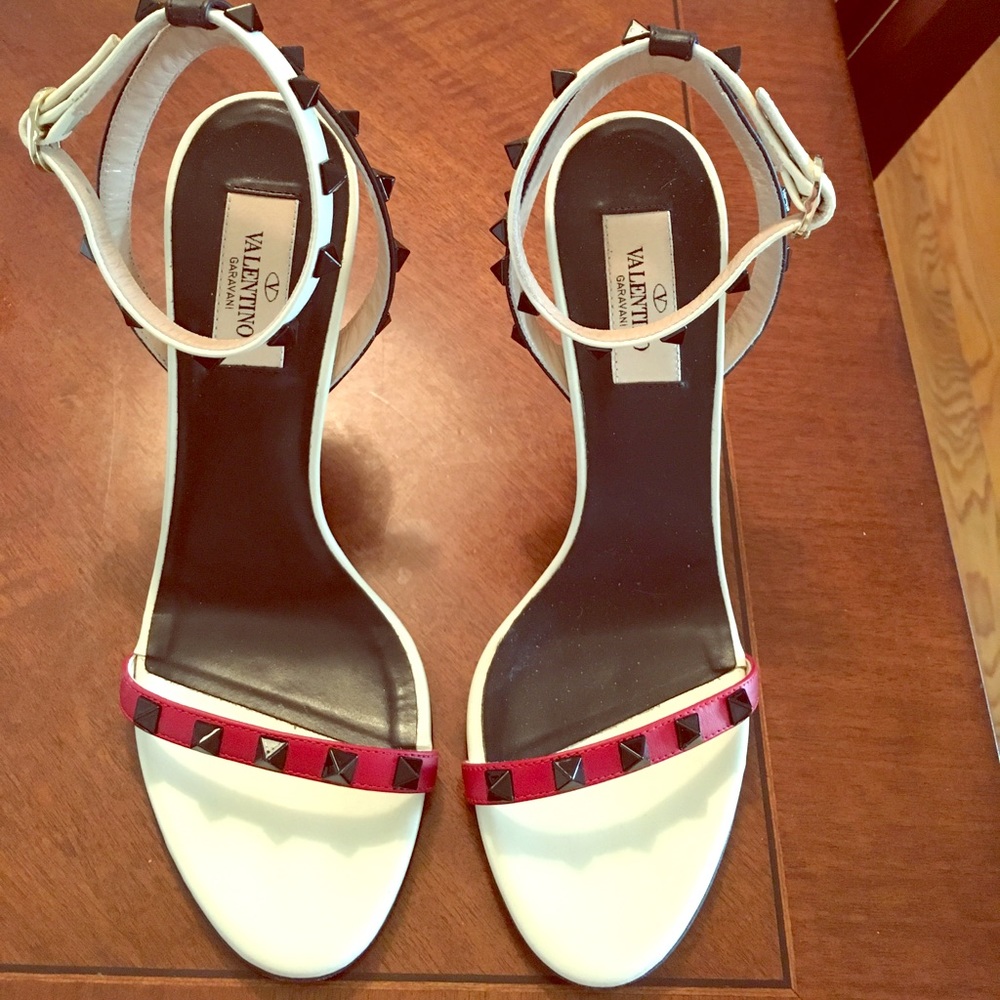 Gorgeous  VALENTINO rock stud sandals