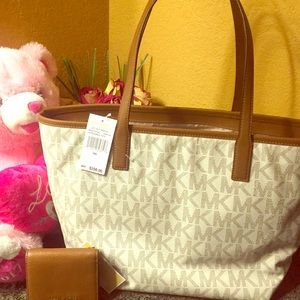 Sold.💥💥💥Michael Kors large tote purse