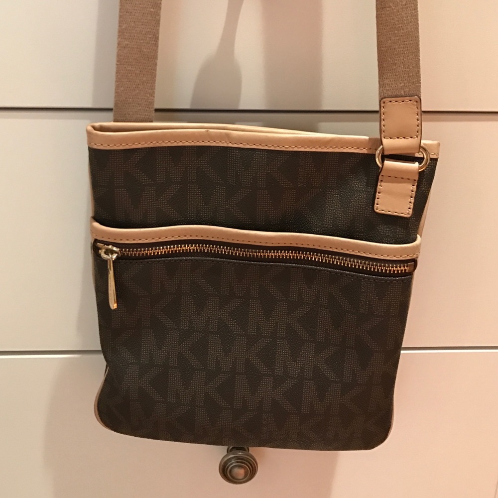 Michael Kors like new crossbody