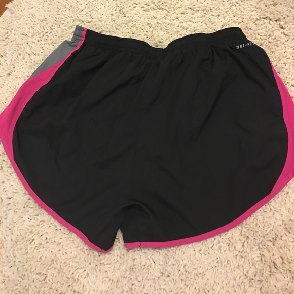 Nike dry fit running shorts - Picture 2 of 3