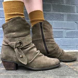 Remonte Dorndorf wool lined short boot, moss suede