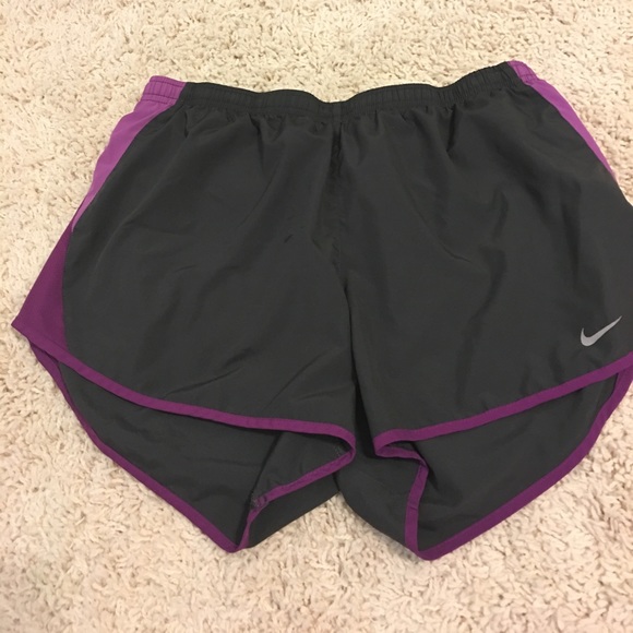 Women's Nike shorts - Picture 1 of 3