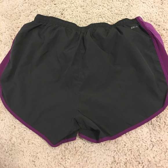 Women's Nike shorts - Picture 2 of 3