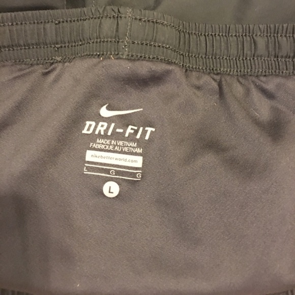 Women's Nike shorts - Picture 3 of 3