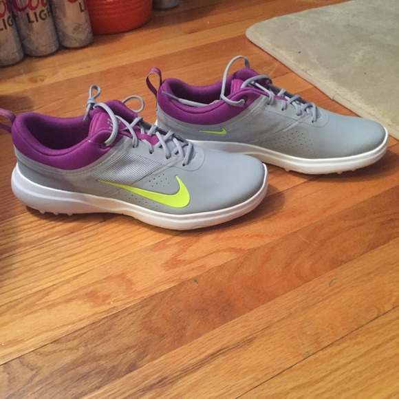 NWT Nike Akamai Women's Golf Shoes - Picture 3 of 3