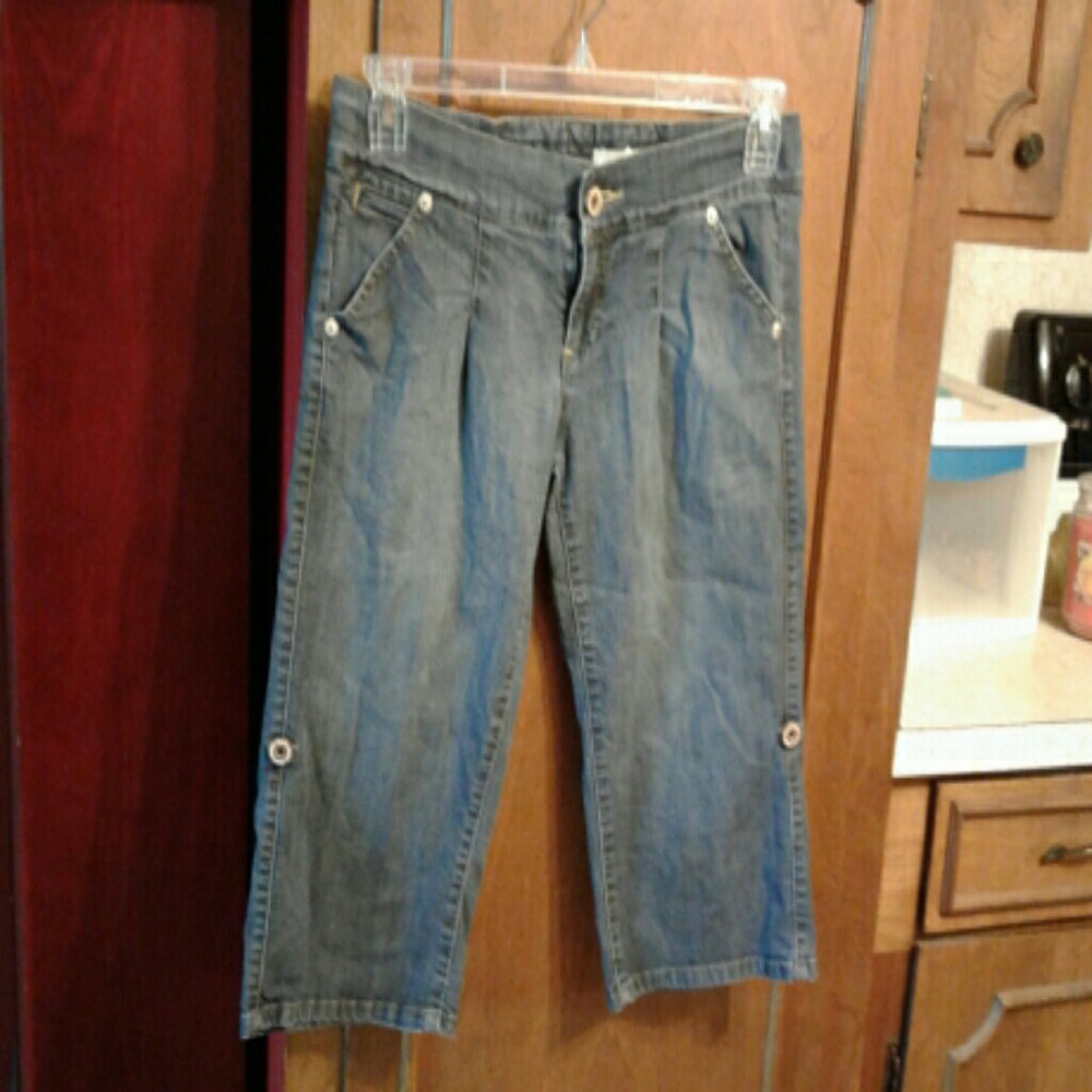 DKNY Jean Capris